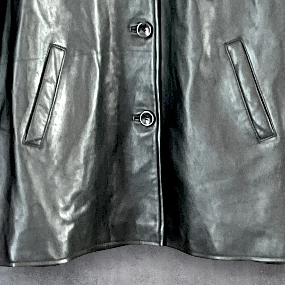 MODA INTERNATIONAL BLACK LEATHER MID LENGTH Y2K BUTTON FRONT JACKET (XL)